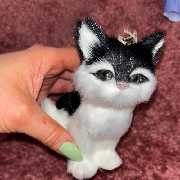Black and White Furry Cat Figurine realistic - Picture 5 of 5